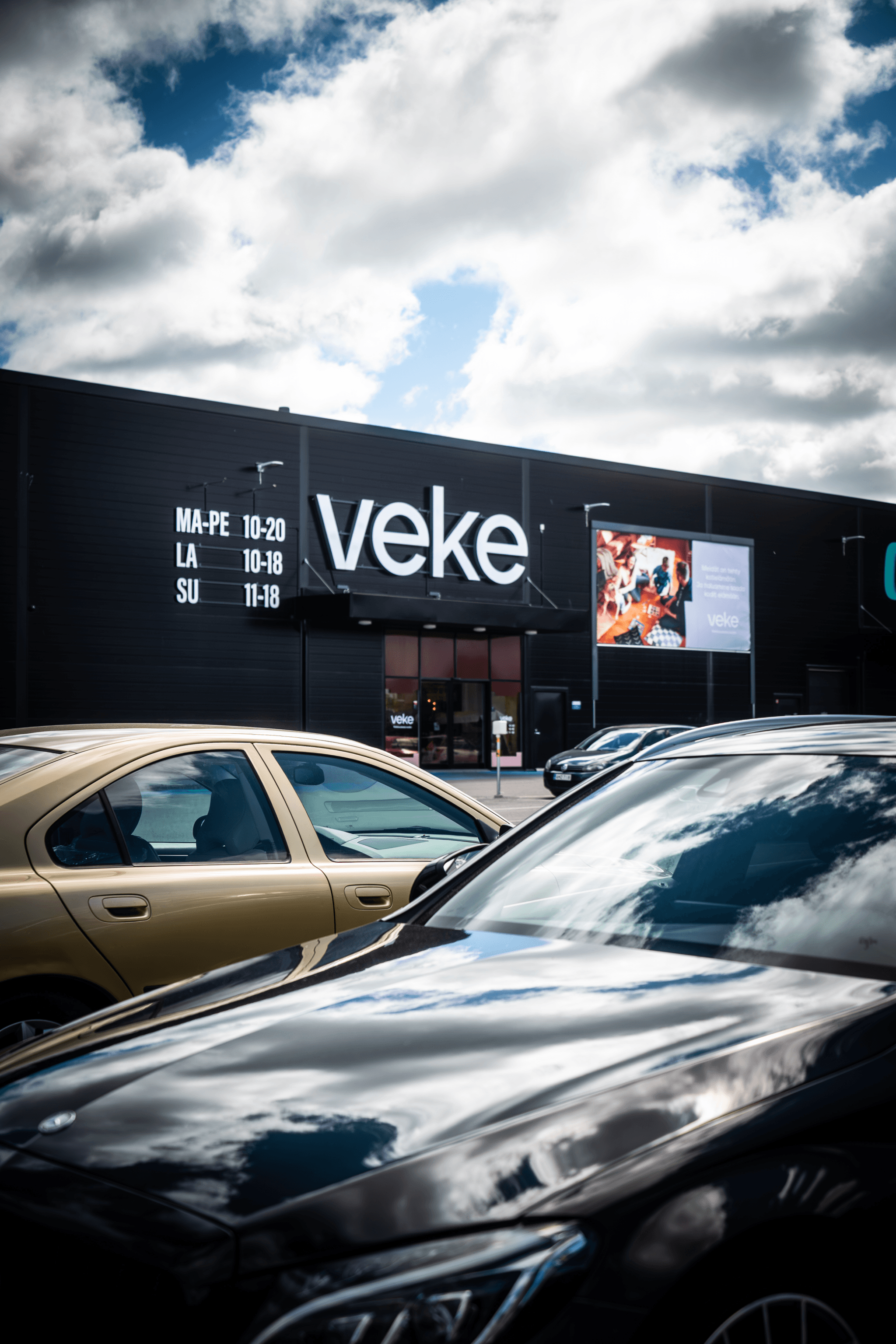 Veke – myymälä ja pysäköintialue