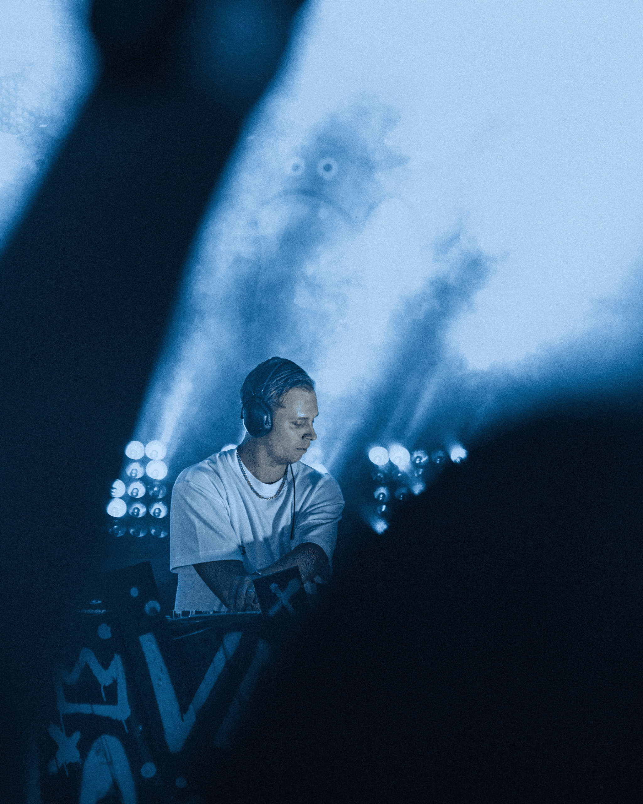 Lionis – Weekend Festivalin sininen lavavalo